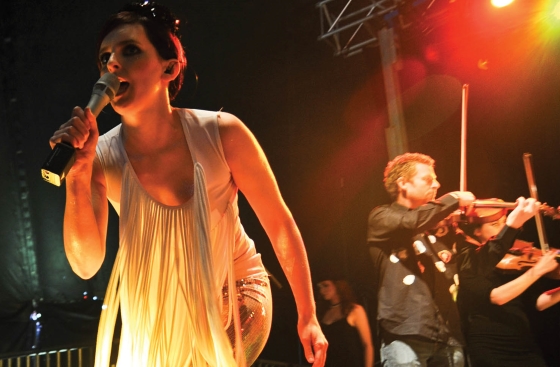 Julie Feeney in concert 560x370