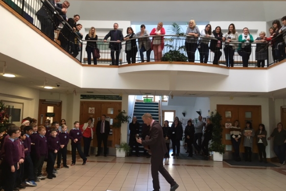 Scoil Eoin Phoil school choir performances at DES offices Tullamore 560x373