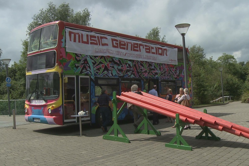 Limierick bus red paw media